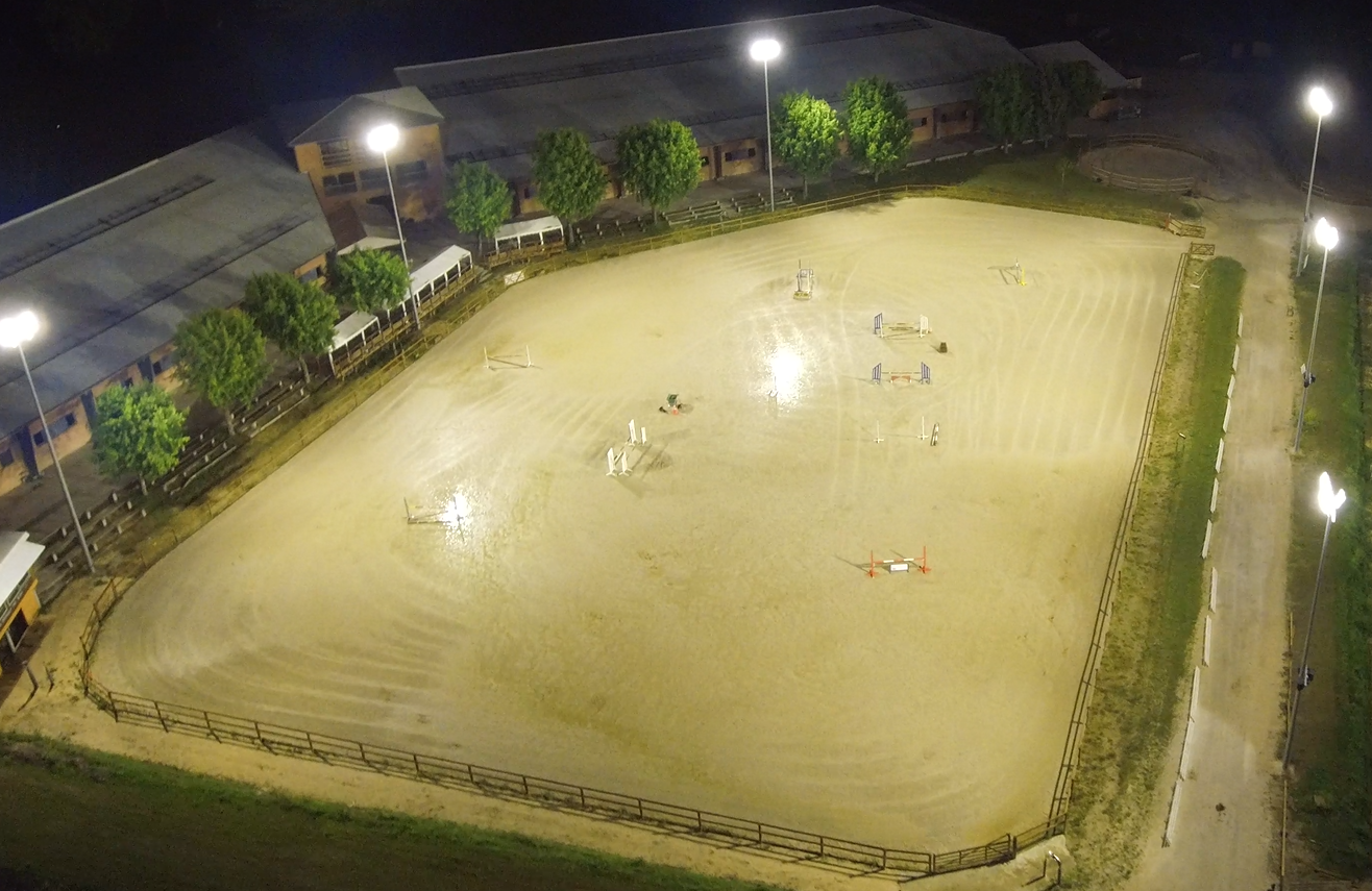 Eclairage carrière et manège centre équestre Speqtris Sport — free download